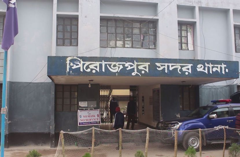 আসামি ধরতে গিয়ে হামলায় ৫ পুলিশ আহত