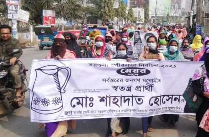 আচরণবিধি লঙ্ঘন করে ডিসি-এসপি'র সামনে বিদ্রোহী প্রার্থীর মিছিল