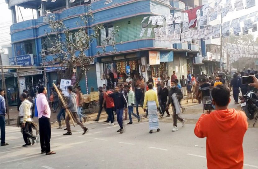 পাবনায় দুই কাউন্সিলর প্রার্থীর সমর্থকদের সংঘর্ষে আহত ১০