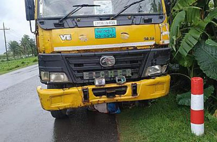 দিনাজপুরে ট্রাক চাপায় নিহত ৩ 