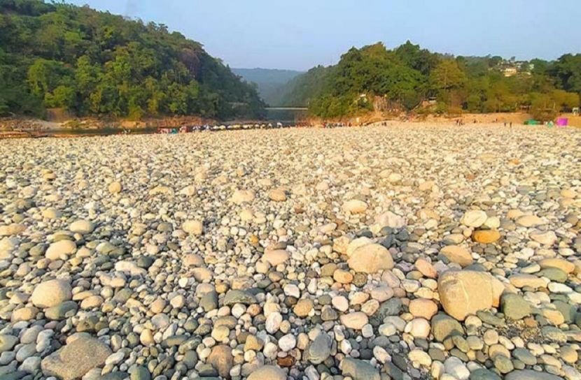 সিলেট থেকে পাথর উত্তোলনে আদালতের অনুমতি