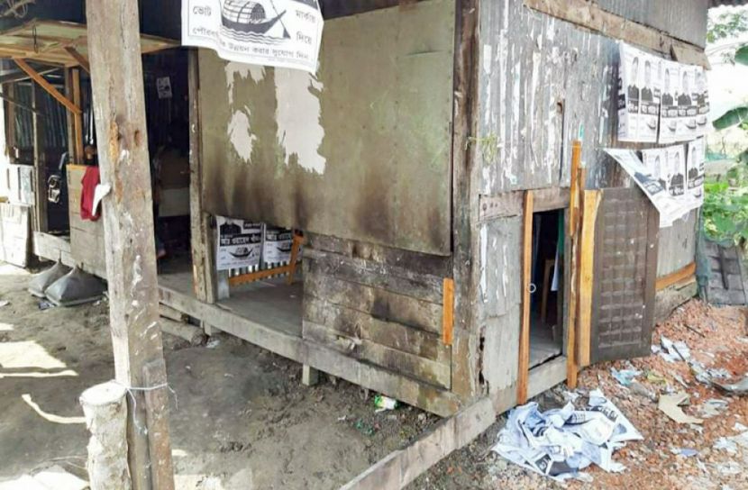 ঝালকাঠিতে নৌকা প্রার্থীর নির্বাচনী কার্যালয় ভাঙচুর-আগুন