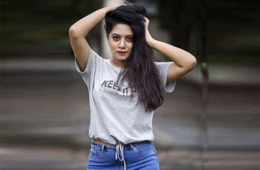 পাঁচ সিনেমা থেকে বাদ পড়লেন দীঘি