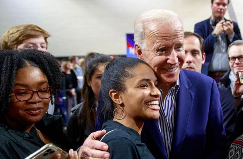 শাসনামলে ট্রাম্পের চেয়ে এক সপ্তাহে জনপ্রিয়তায় এগিয়ে বাইডেন