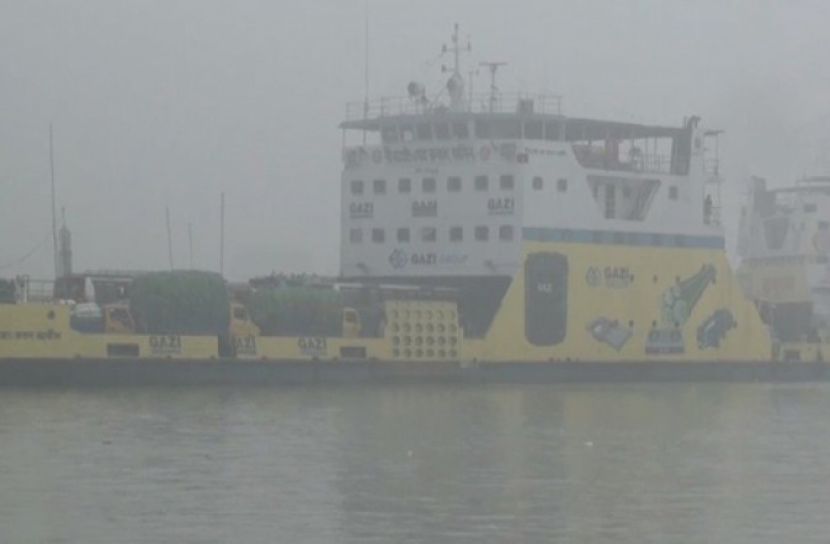 ঘন কুয়াশায় পাটুরিয়া-দৌলতদিয়ায় ফেরি চলাচল বন্ধ