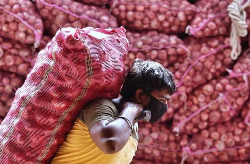 আরও এক দফা নেমেছে পেঁয়াজের দাম