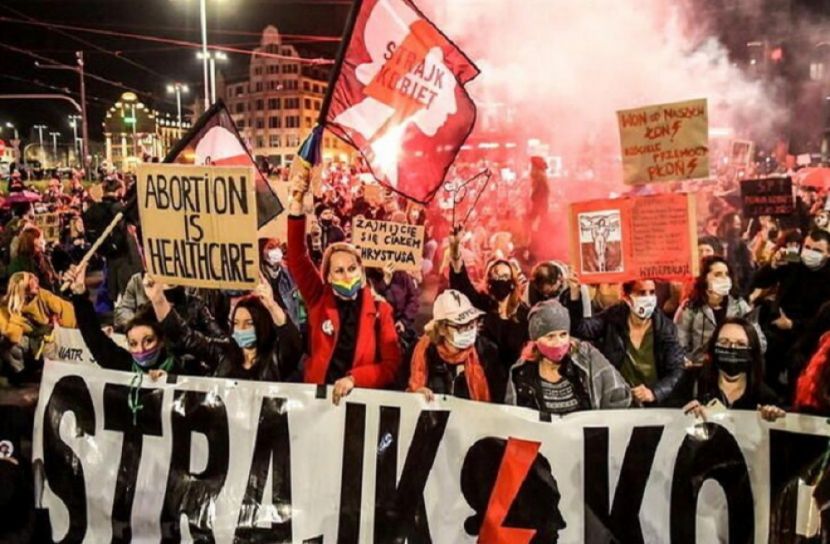 গর্ভপাত নিষিদ্ধ করায় বিক্ষোভে উত্তাল পোল্যান্ড