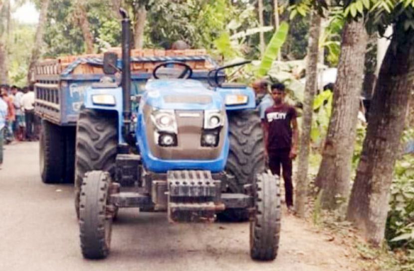 ট্রাক্টরের চাকায় পিষ্ট হয়ে হেলপারের মৃত্যু