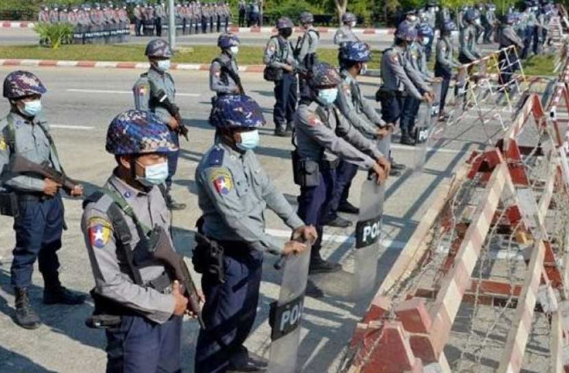 সেনা অভ্যুত্থানের পথে মিয়ানমার!
