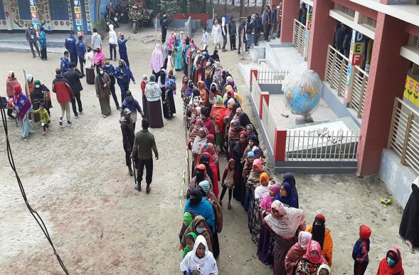 পাবনা পৌর নির্বাচনে শান্তিপূর্ণ ভোটগ্রহণ চলছে