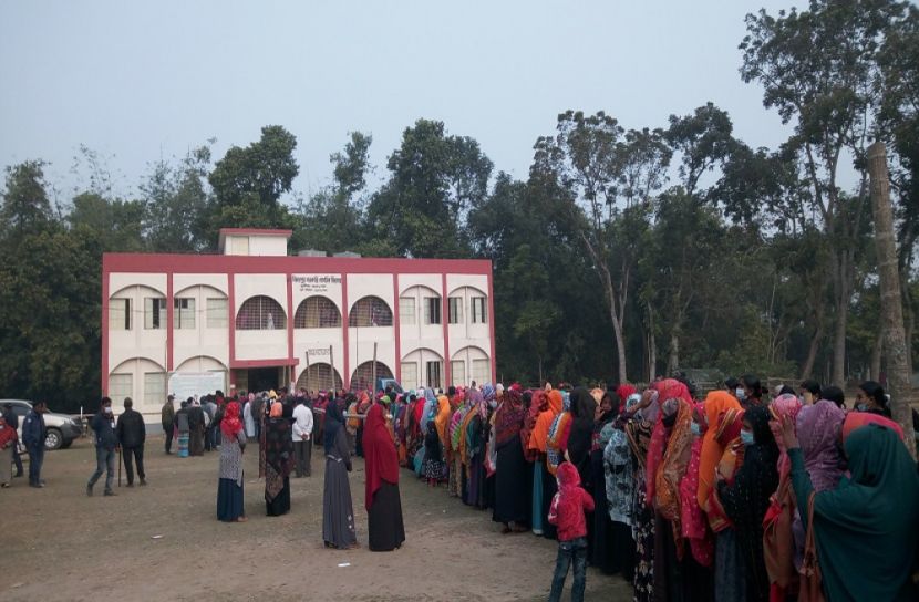 নড়াইল ও কালিয়া পৌরসভায় শান্তিপূর্ণভাবে ভোটগ্রহণ চলছে