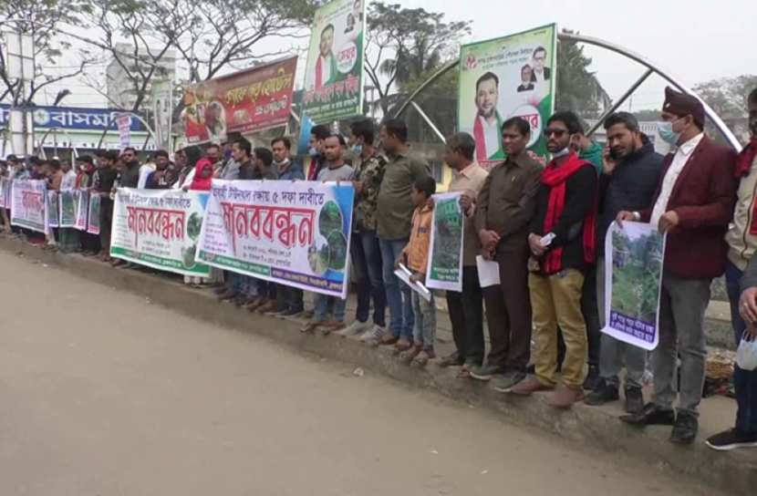 ব্রাহ্মণবাড়িয়ায় ঐতিহ্যবাহী টাউন খাল রক্ষায় নোঙরের মানববন্ধন