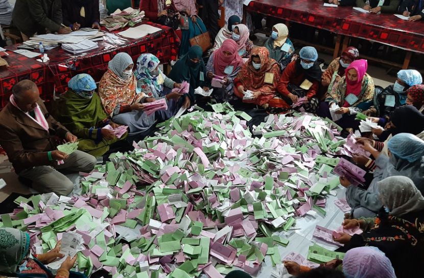 পাবনা সদর পৌরসভার ভোট গণনা চলছে