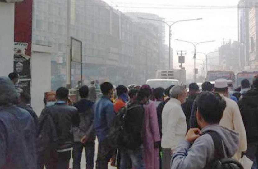 পাওনা আদায়ে মিরপুরে পোশাক শ্রমিকদের বিক্ষোভ