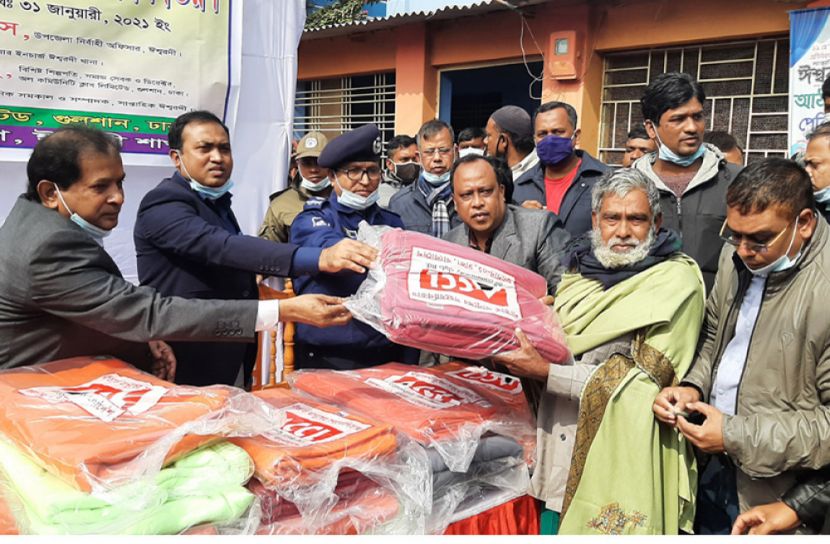 অল কমিউনিটি ক্লাব লিমিটেডের উদ্যোগে ঈশ্বরদীতে শীতবস্ত্র বিতরণ