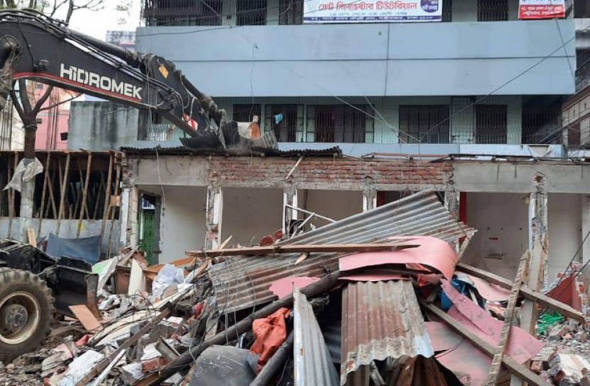 লক্ষ্মীবাজারে অবৈধ মার্কেটের জায়গায় খেলার মাঠ করার নির্দেশ