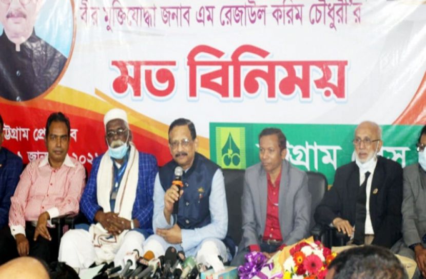 কাদের মির্জা  ‘অর্বাচীন বালক’ : চসিক মেয়র 