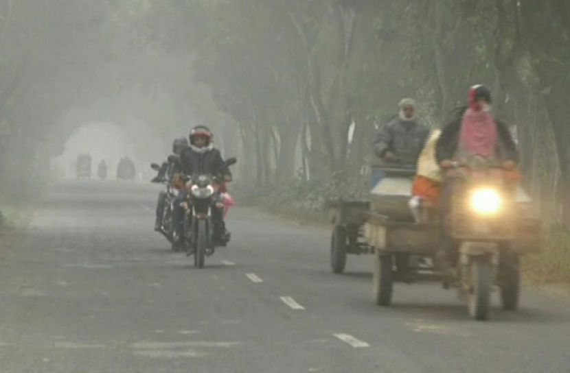 চুয়াডাঙ্গায় কুয়াশা আর হিমেল বাতাসে জনজীবন বিপর্যস্ত