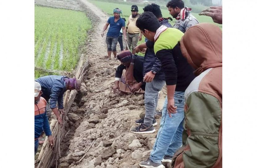 নিজেদের টাকা দিয়েই নতুন রাস্তা তৈরি 
