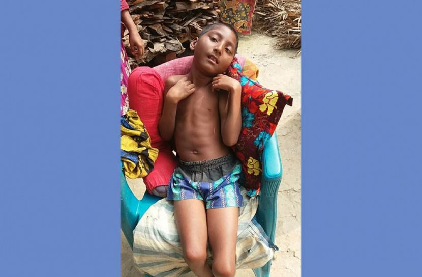 প্রতিবন্ধী জুবায়েরের প্রয়োজন একটি হুইল চেয়ার