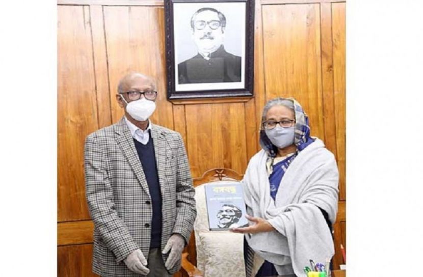 নিজের লেখা বইয়ের মোড়ক উন্মোচন করলেন প্রধানমন্ত্রী