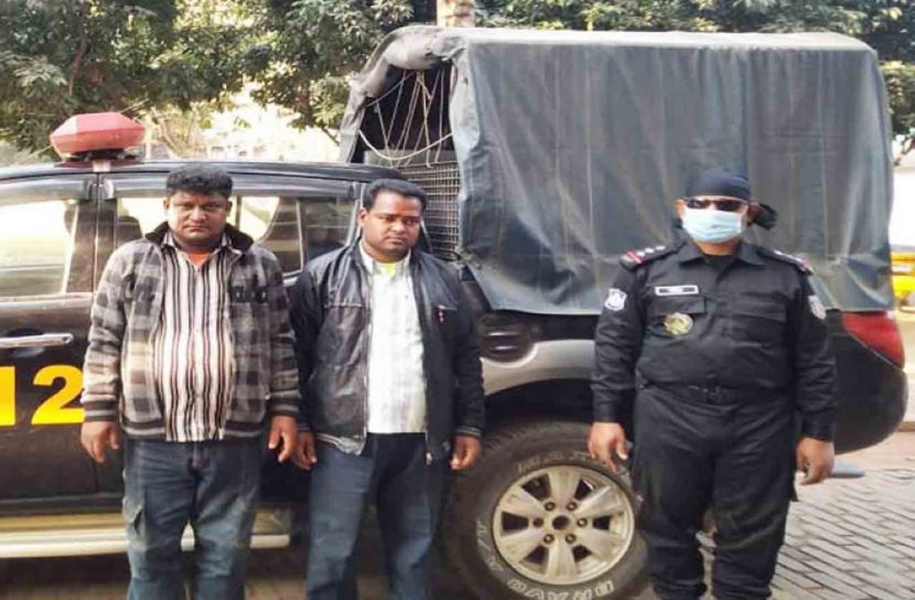 বগুড়ায় বিদেশি পিস্তল ও গুলিসহ গ্রেফতার ২