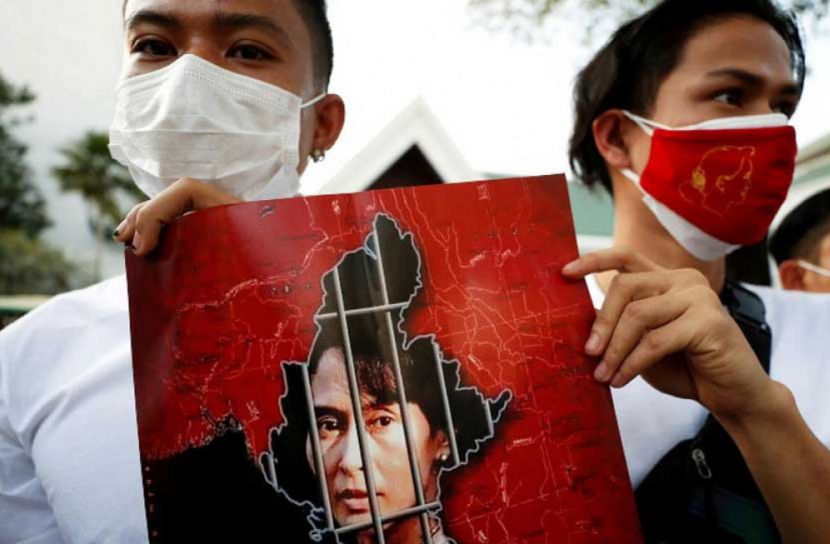 মিয়ানমারে থালা-বাটি বাজিয়ে প্রথম প্রতিবাদ