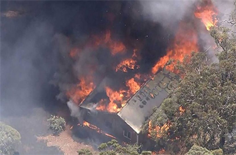 আগুনে জ্বলছে অস্ট্রেলিয়ার বিস্তীর্ণ অঞ্চল