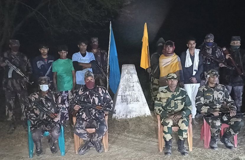 ভারতে অনুপ্রবেশকালে আটক ৫