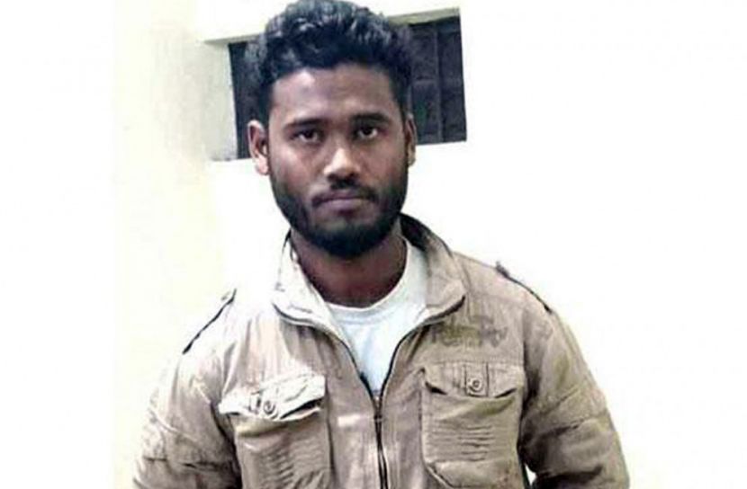 বাড়িতে একা পেয়ে কিশোরীকে ধর্ষণ