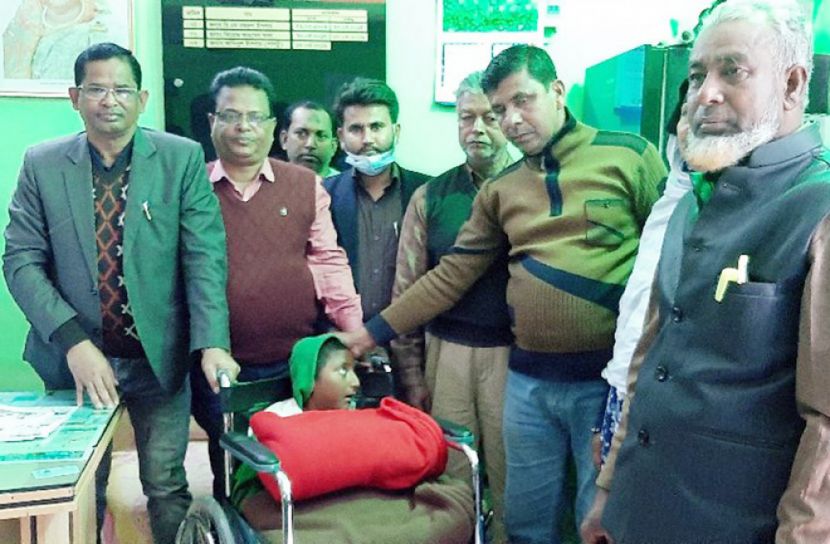 সান নিউজে সংবাদ প্রকাশের পর হুইল চেয়ার পেল জুবায়ের