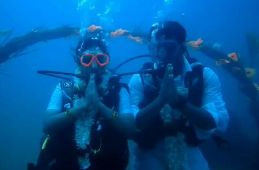 সমুদ্রের ৬০ ফুট গভীরে বিয়ে !