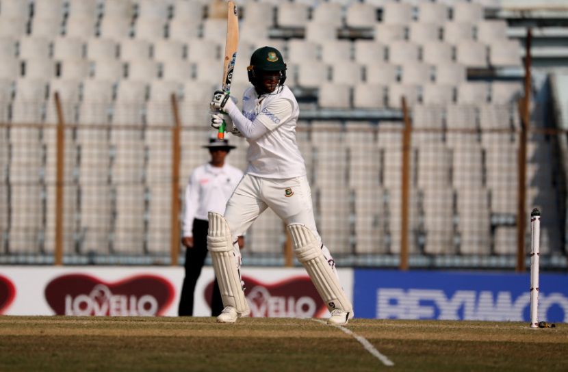 সাকিবের শতক জোয়ারে ভাটা