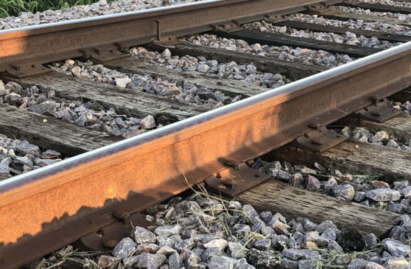 রাজধানীতে রেললাইন পার হতে গিয়ে তরুণীর মৃত্যু