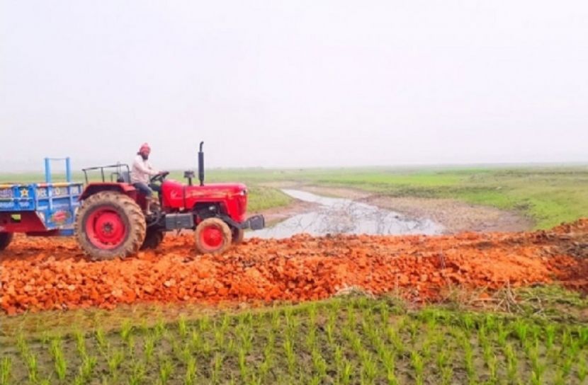 ইটভাটার মাটি নিতে অন্যের জমিতে জোর পূর্বক রাস্তা তৈরি