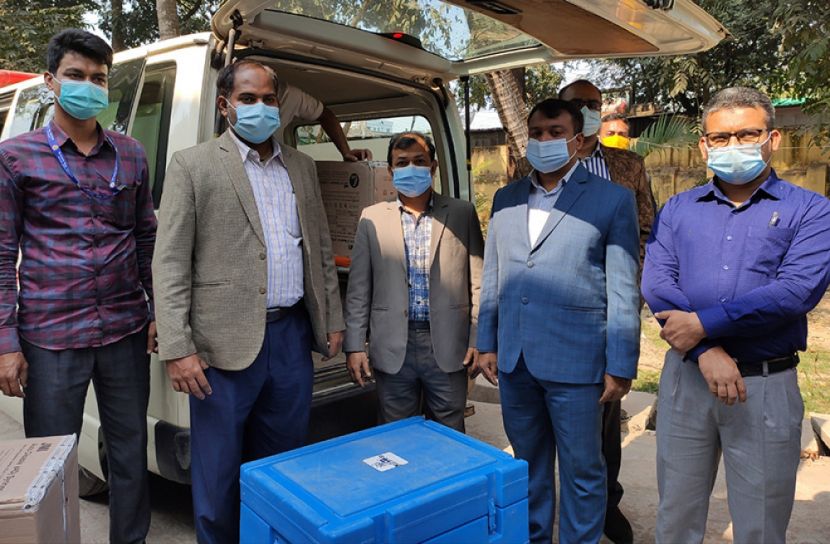 ব্রাহ্মণবাড়িয়ায় কেন্দ্রে কেন্দ্রে যাচ্ছে করোনার টিকা