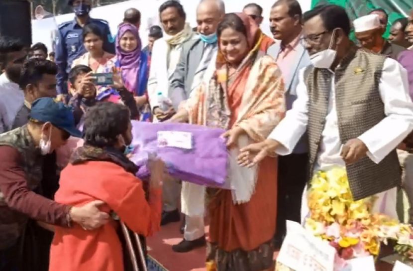 নাফিসা নজরুল ফাউন্ডেশনের উদ্যোগে শীতবস্ত্র বিতরণ