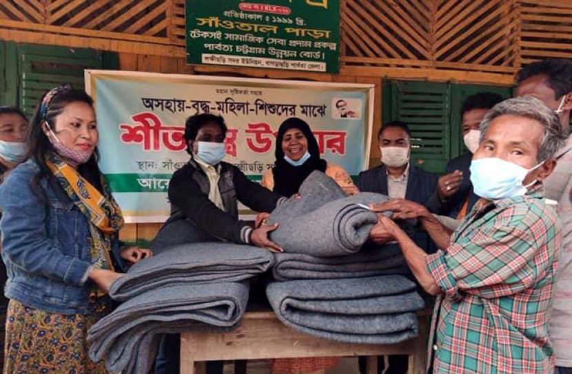 লক্ষ্মীছড়িতে শীতার্তদের পাশে শাহনাজ সুলতানা