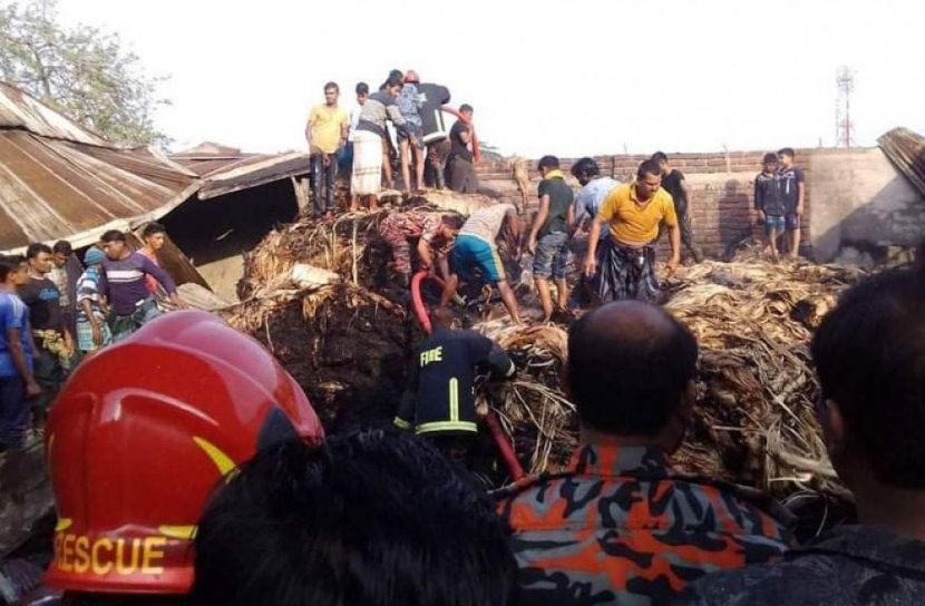 বোয়ালমারীতে আগুনে ভস্মীভূত ৬টি পাটের গুদাম