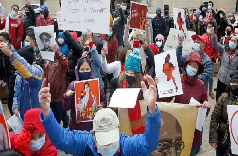 মিয়ানমারে দ্বিতীয় দিনে হাজারো মানুষের বিক্ষোভ