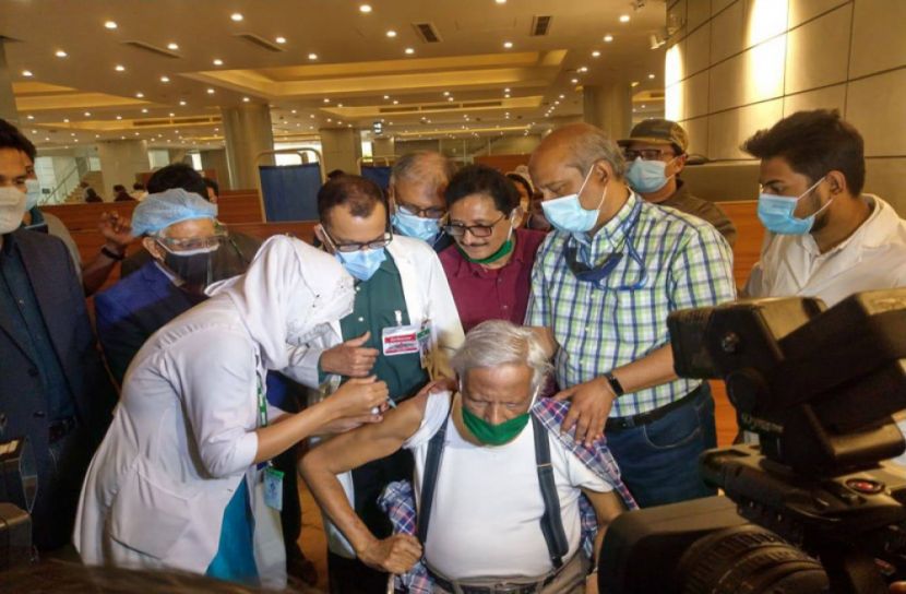 টিকা নিয়ে কোনো ভয় নেই : ডা. জাফরুল্লাহ