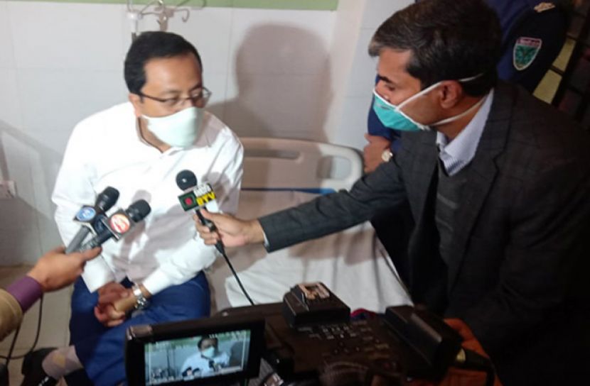 সিলেটে প্রথম টিকা নেন বিভাগীয় কমিশনার