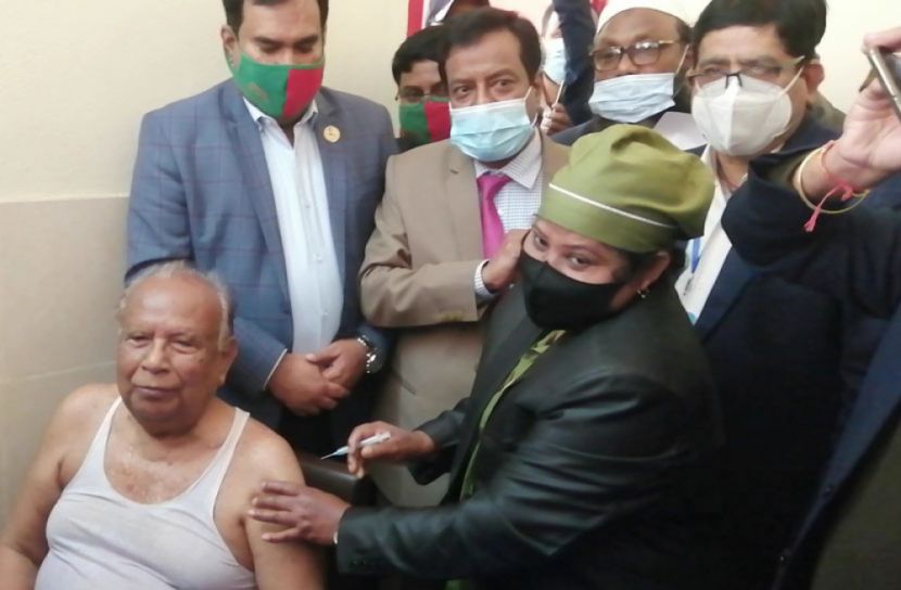 করোনার টিকা নিলেন এমপি রমেশ