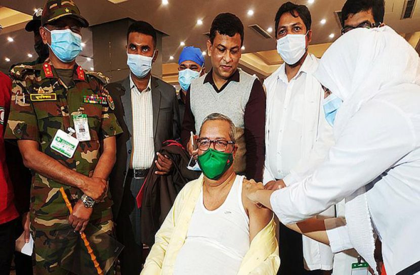 করোনার টিকা নিলেন সিইসি 