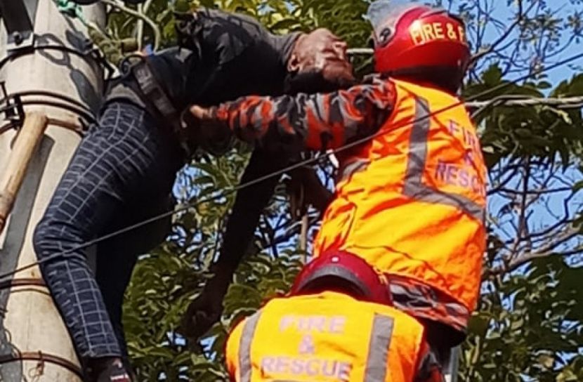 সাতক্ষীরায় বিদ্যুৎ স্পৃষ্টে শ্রমিকের মৃত্যু