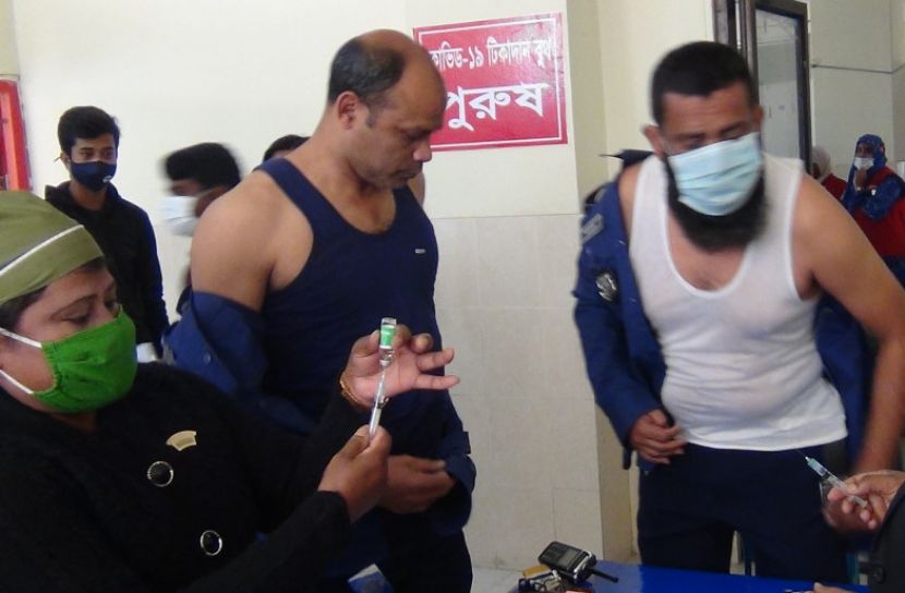 ঠাকুরগাঁওয়ে টিকা কার্যক্রমে ধীরগতি