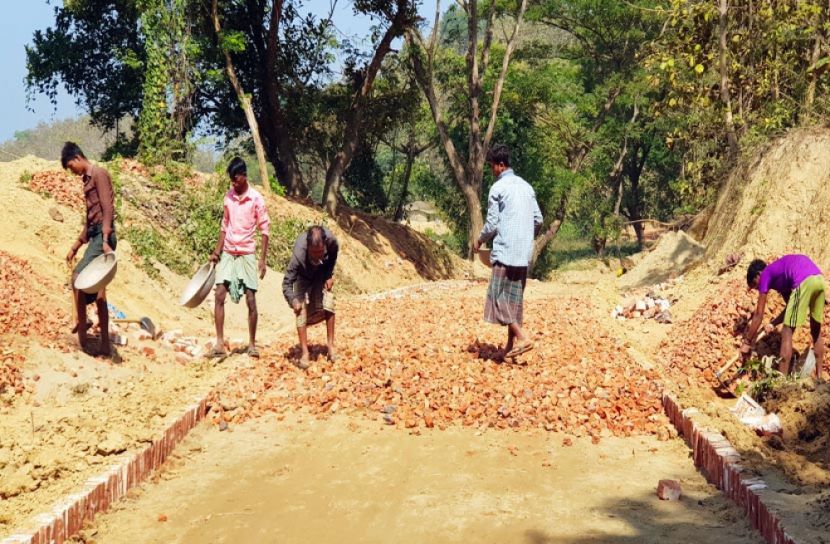 ৭ কোটি টাকার সড়ক নির্মাণকাজে অনিয়ম-দুর্নীতির অভিযোগ