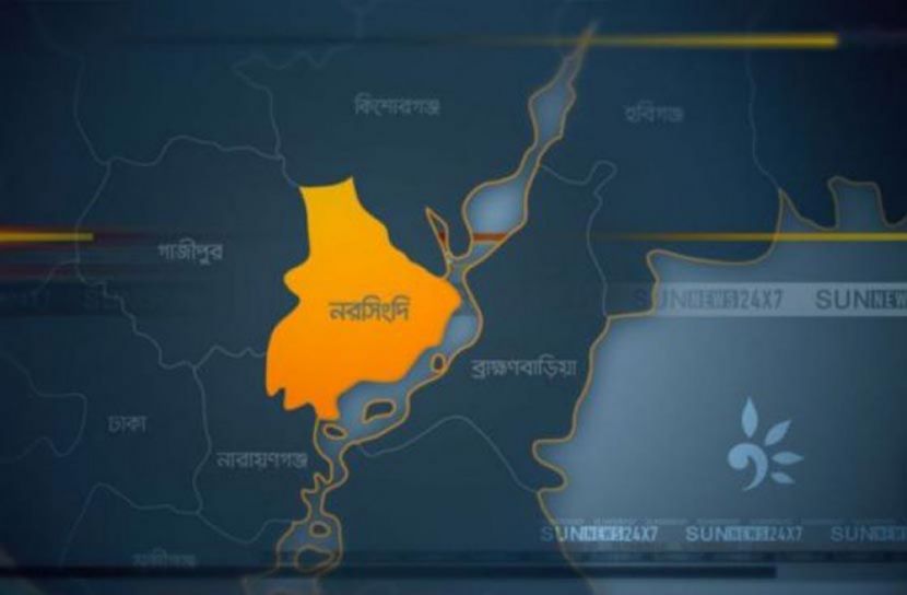 শিশুকে বাঁচাতে গিয়ে সিএনজি উল্টে নারী নিহত