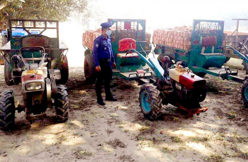 গাইবান্ধায় প্রাণঘাতী ট্রাক্টরের বিরুদ্ধে অভিযান, জব্দ ২৩