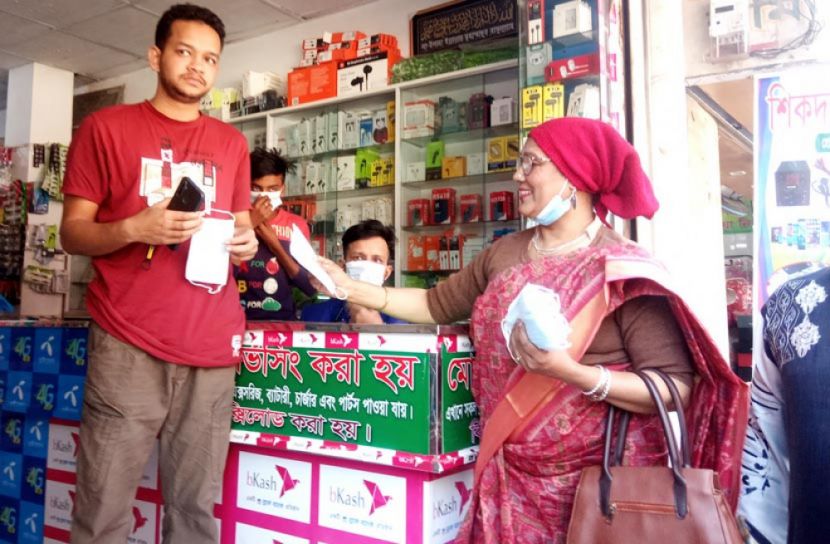 মাগুরায় বিএনপির পক্ষে মাস্ক বিতরণ 